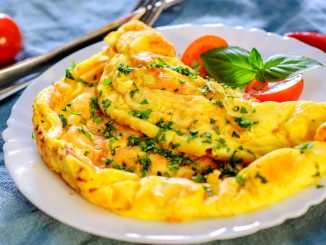 Pour une omelette bien gonflée, oubliez la fourchette et le fouet - essayez plutôt ceci