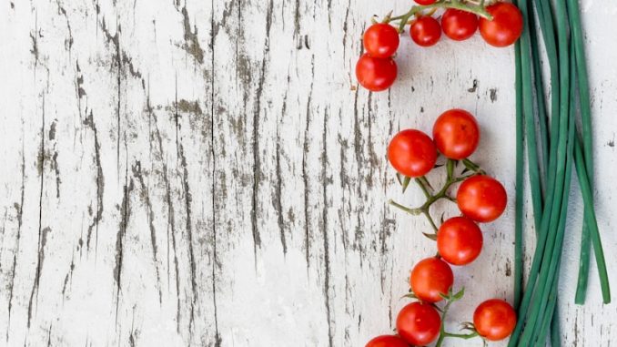 red cherry tomatoes